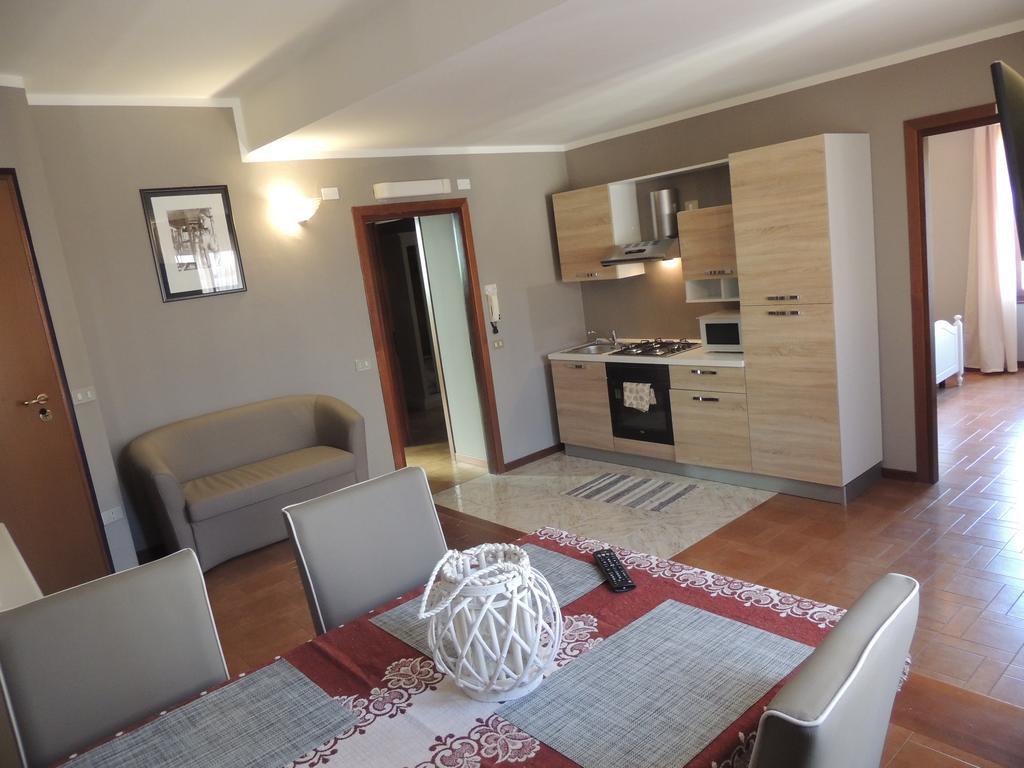 Anfite Apartments Aleardi Peschiera del Garda Bagian luar foto