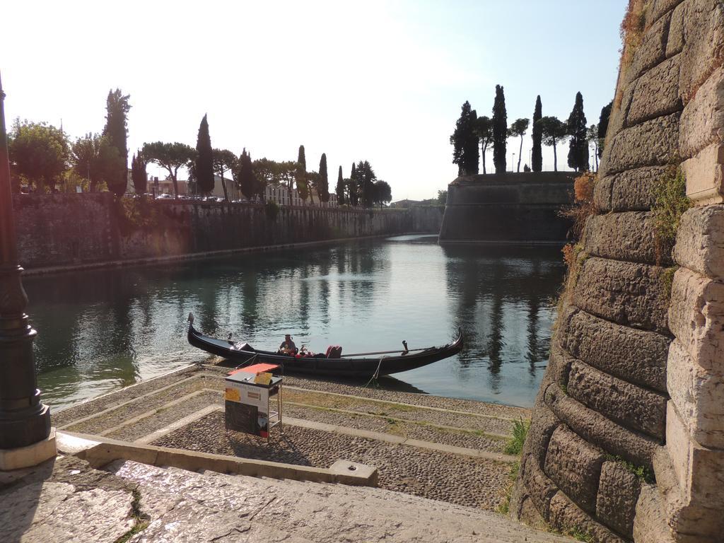 Anfite Apartments Aleardi Peschiera del Garda Bagian luar foto