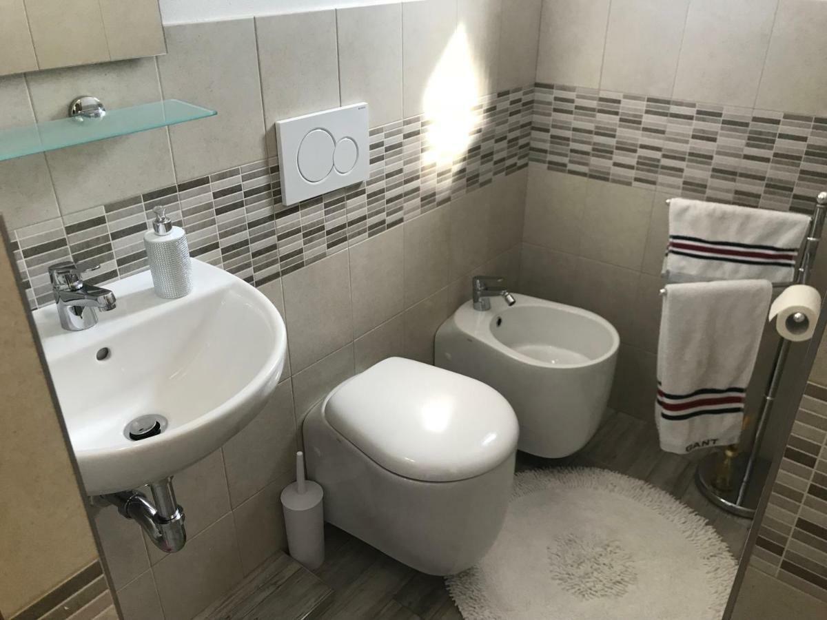 Anfite Apartments Aleardi Peschiera del Garda Bagian luar foto